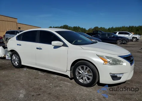 2015 Nissan Altima 2.5 z USA, uszkodzony, nr VIN 1N4AL3AP9FC125181